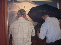 Deux volontaires pour le barbecue